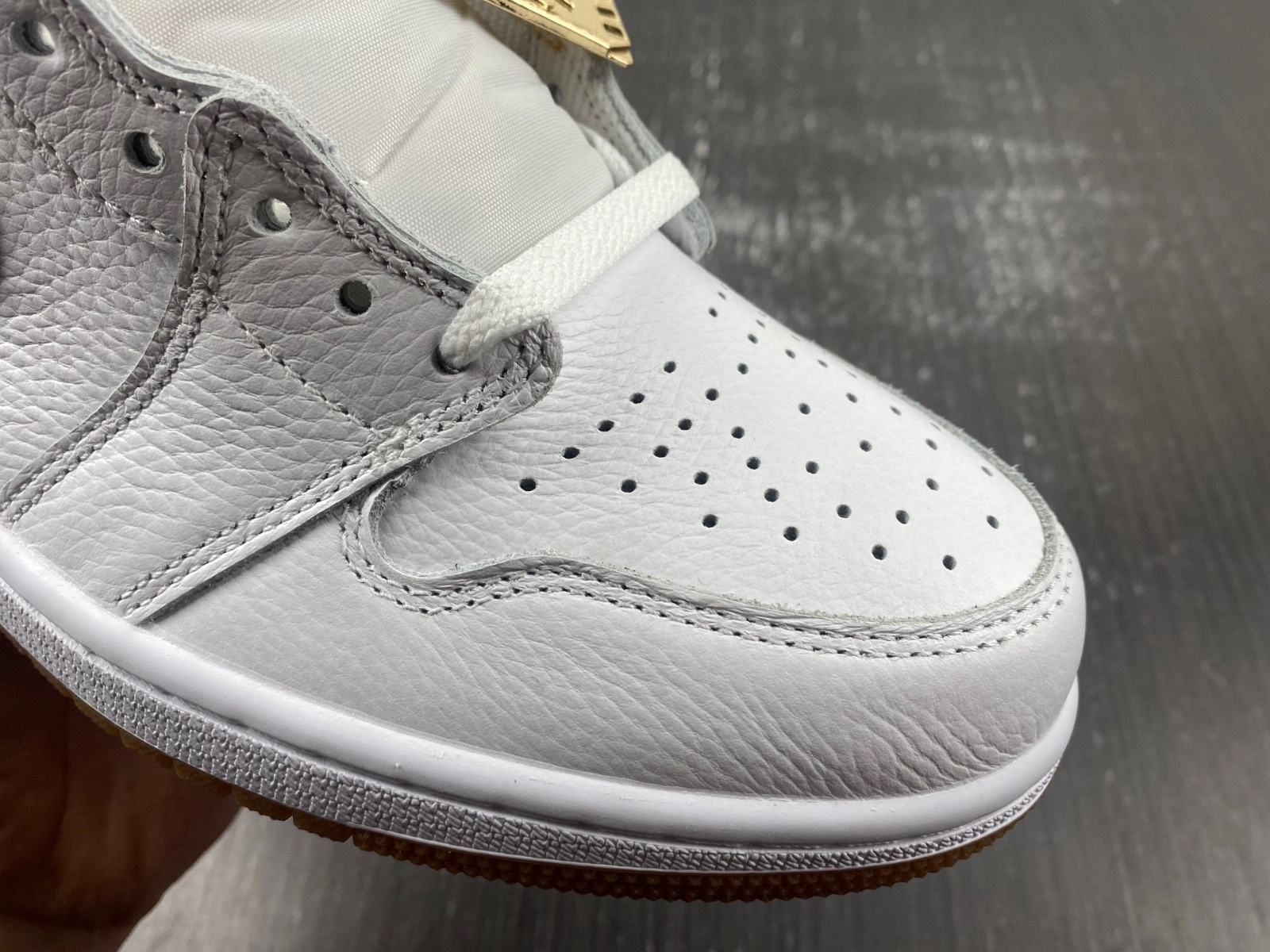 Jordan 1 Retro High OG Metallic Gold (Women's)  FD2596-107