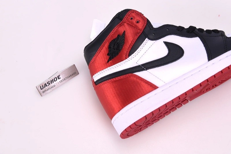 Jordan 1 Retro High Satin Black Toe  CD0461-016