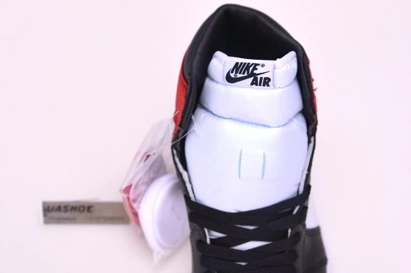 Jordan 1 Retro High Satin Black Toe  CD0461-016
