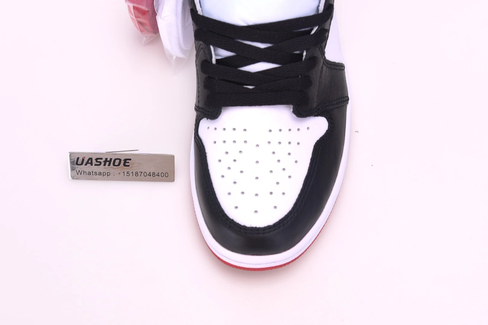 Jordan 1 Retro High Satin Black Toe  CD0461-016