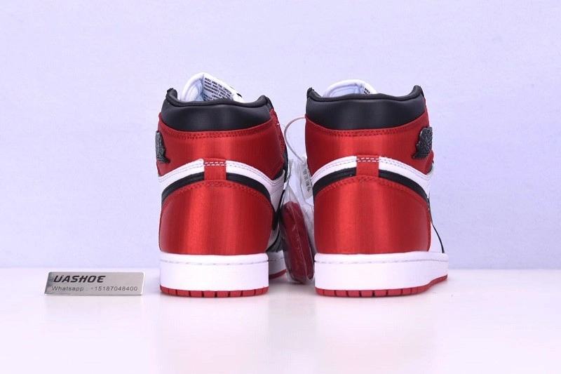 Jordan 1 Retro High Satin Black Toe  CD0461-016