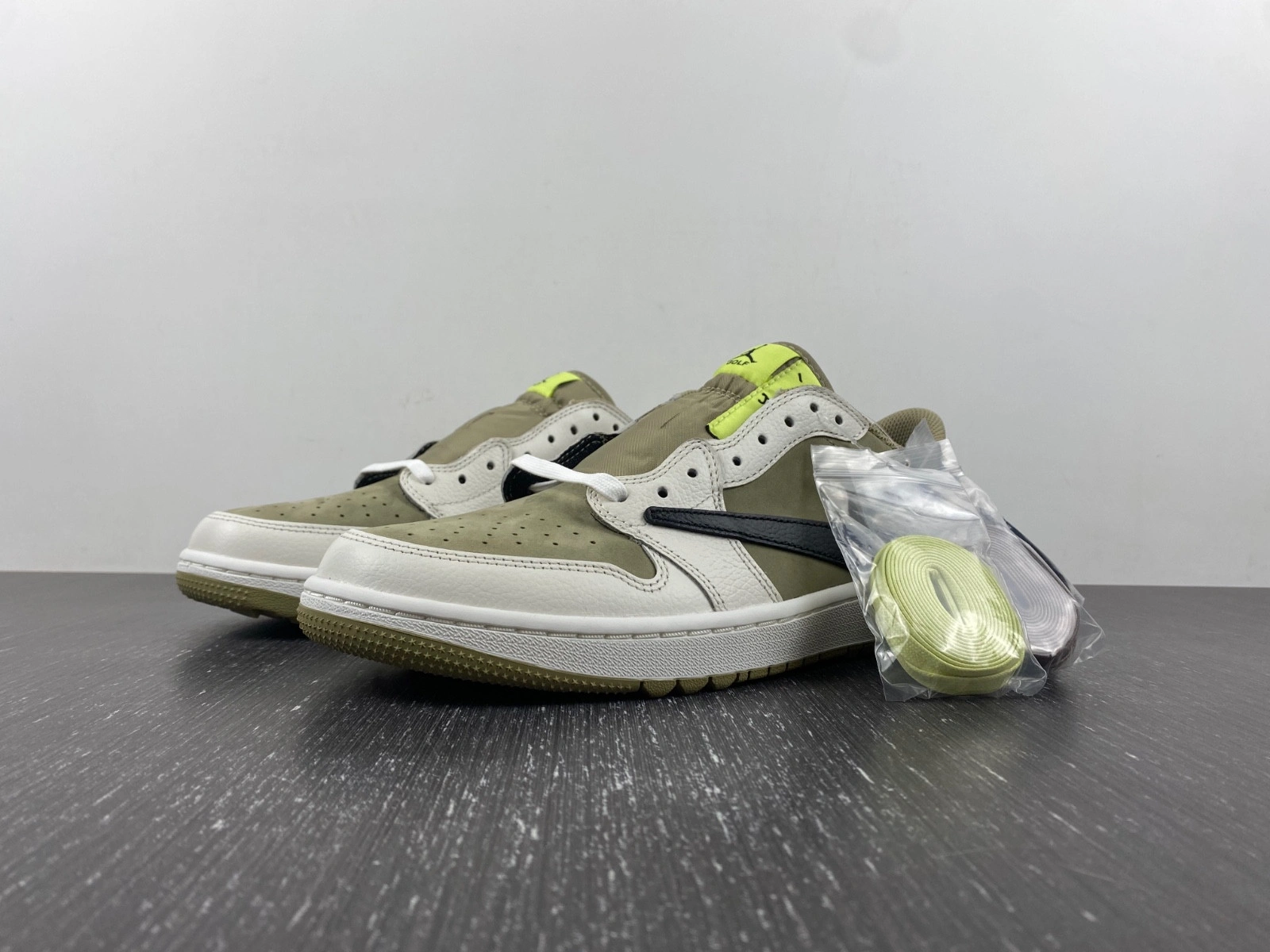 Jordan 1 Retro Low Golf Travis Scott Neutral Olive FZ3124-200
