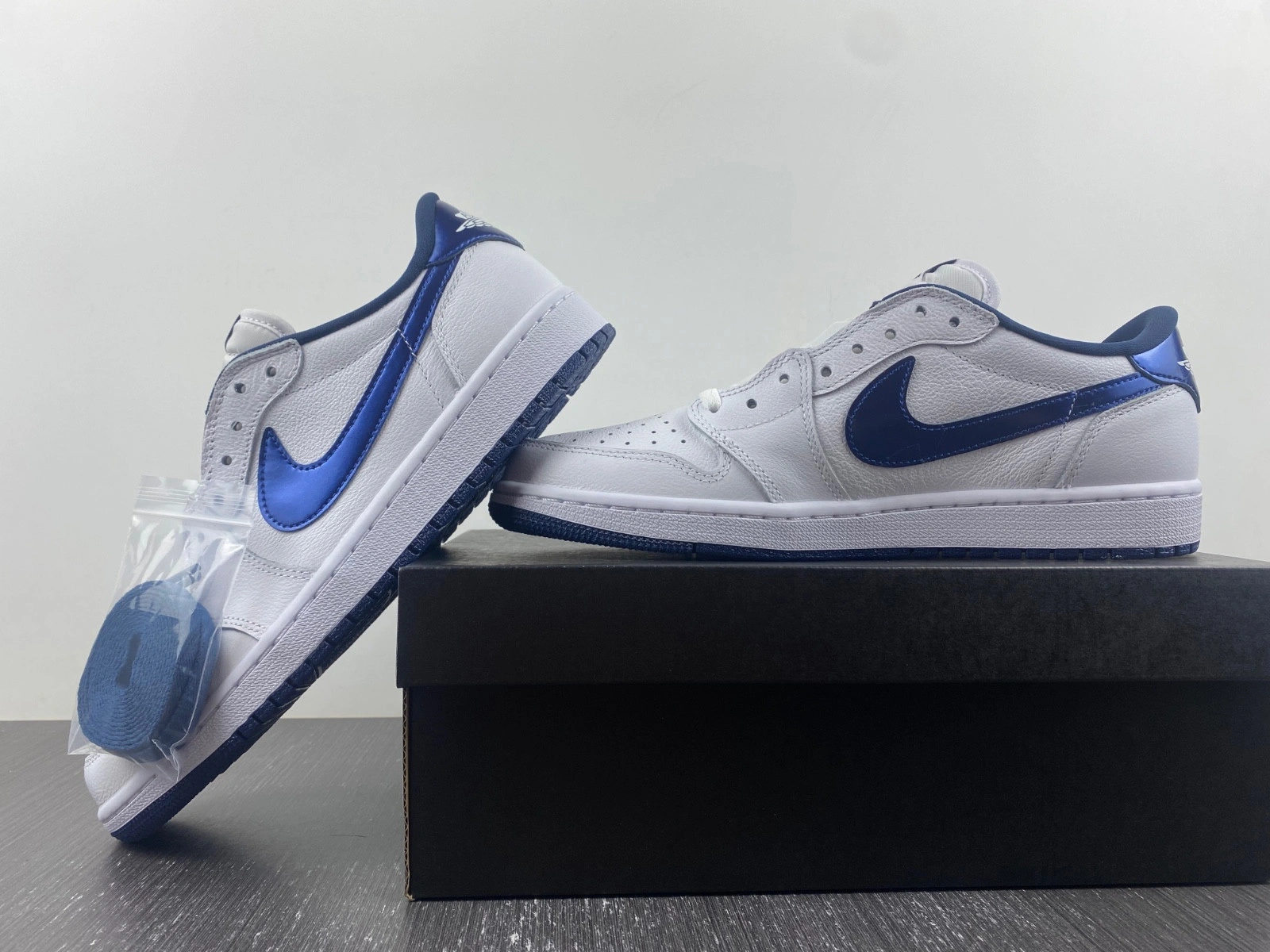Jordan 1 Retro Low Metallic Blue - 705329-106
