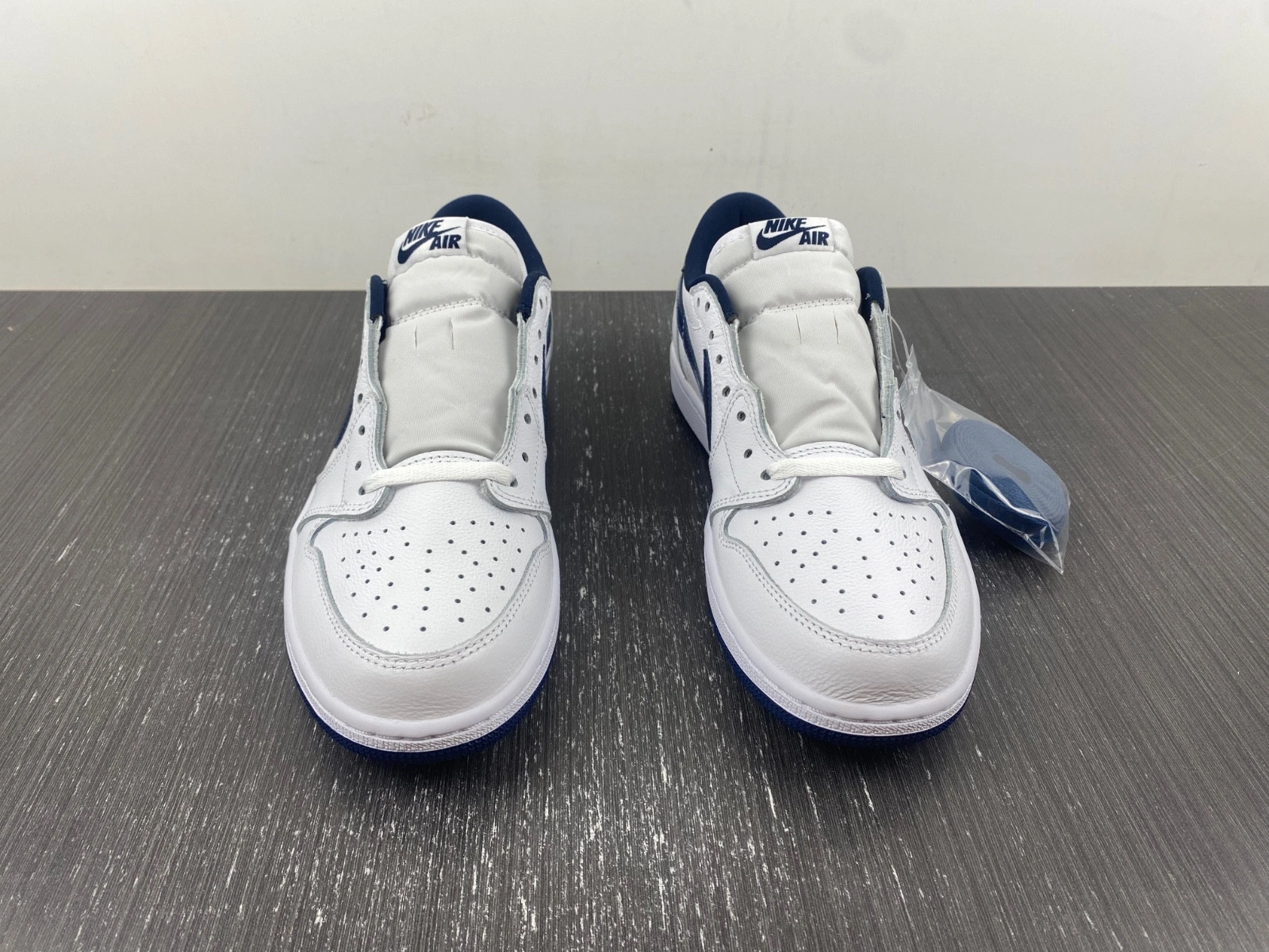 Jordan 1 Retro Low Metallic Blue - 705329-106