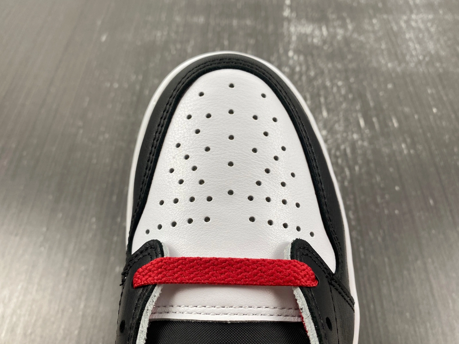 Jordan 1 Retro Low OG Black Toe - CZ0790-106