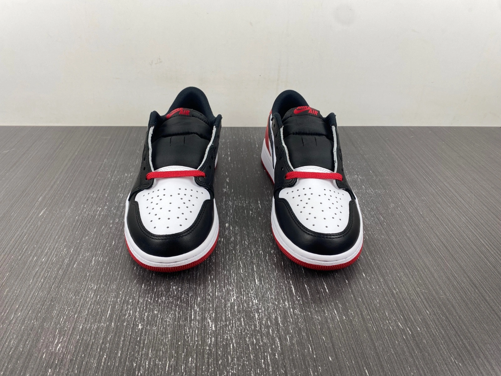 Jordan 1 Retro Low OG Black Toe - CZ0790-106
