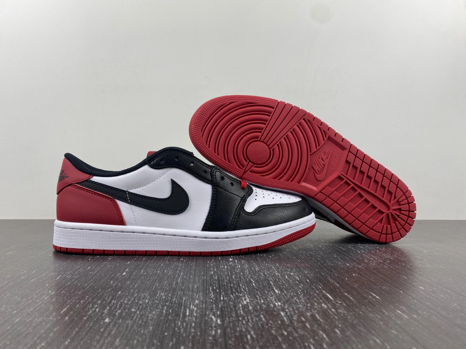 Jordan 1 Retro Low OG Black Toe - CZ0790-106