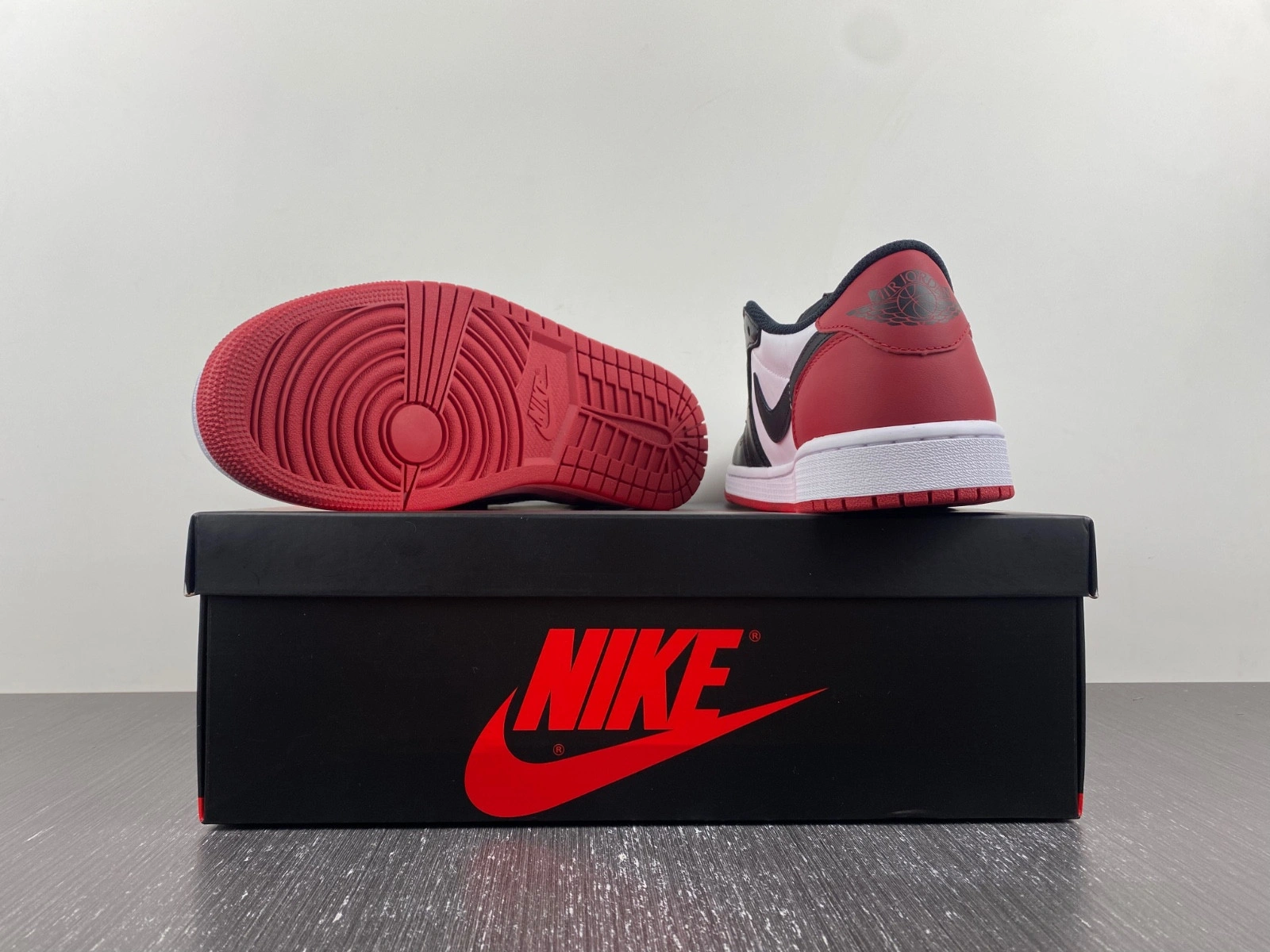 Jordan 1 Retro Low OG Black Toe - CZ0790-106