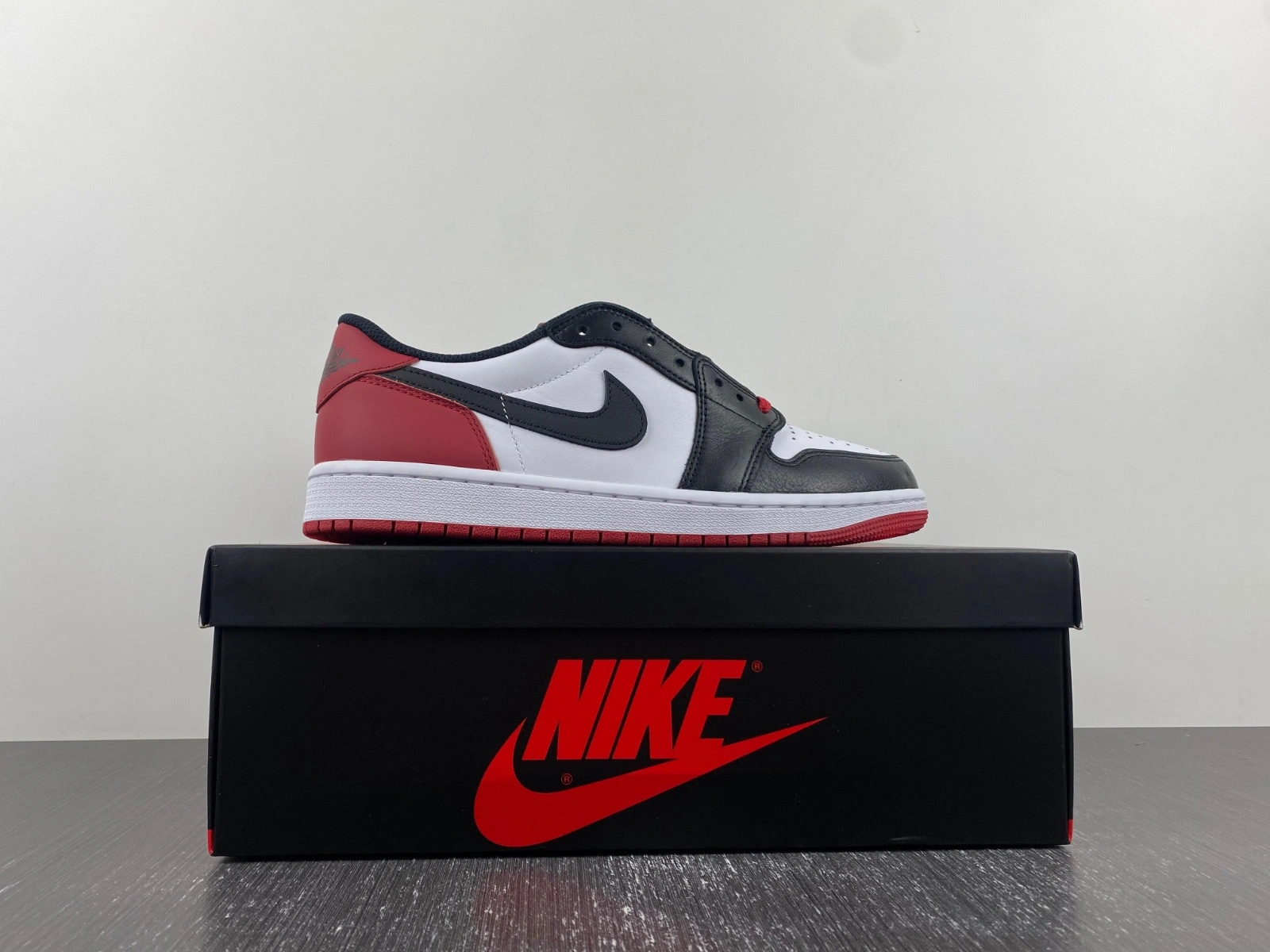 Jordan 1 Retro Low OG Black Toe - CZ0790-106