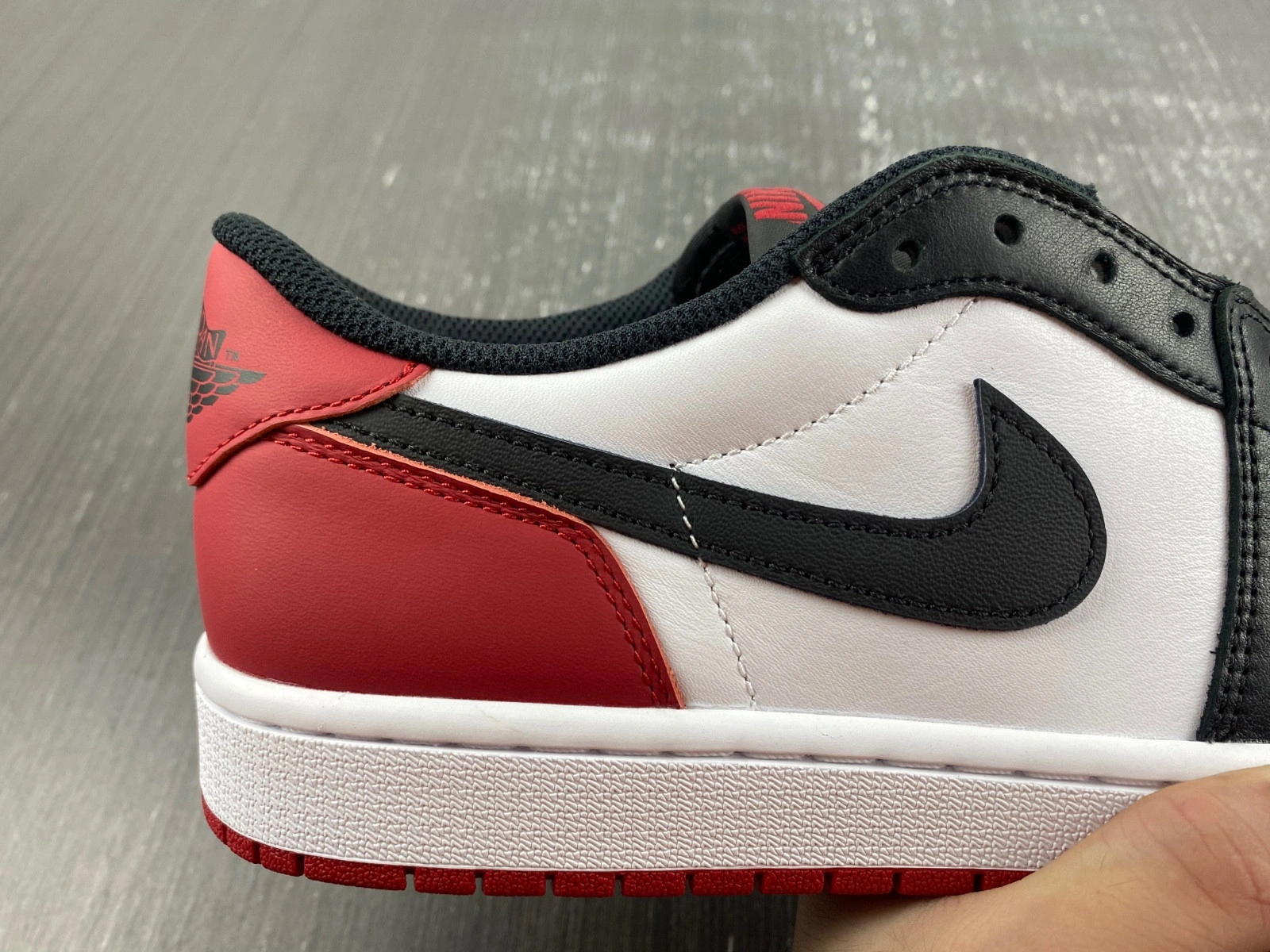 Jordan 1 Retro Low OG Black Toe - CZ0790-106