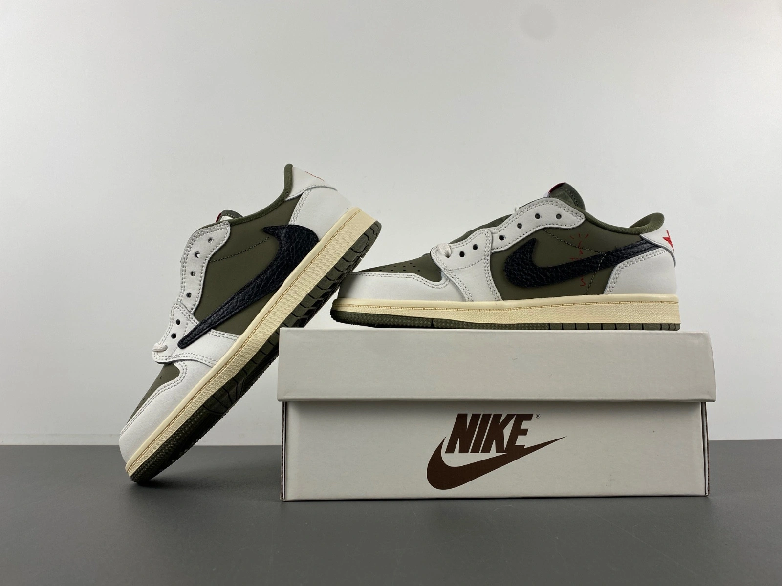 Jordan 1 Retro Low OG SP Travis Scott Medium Olive (PS)  DO5442-200