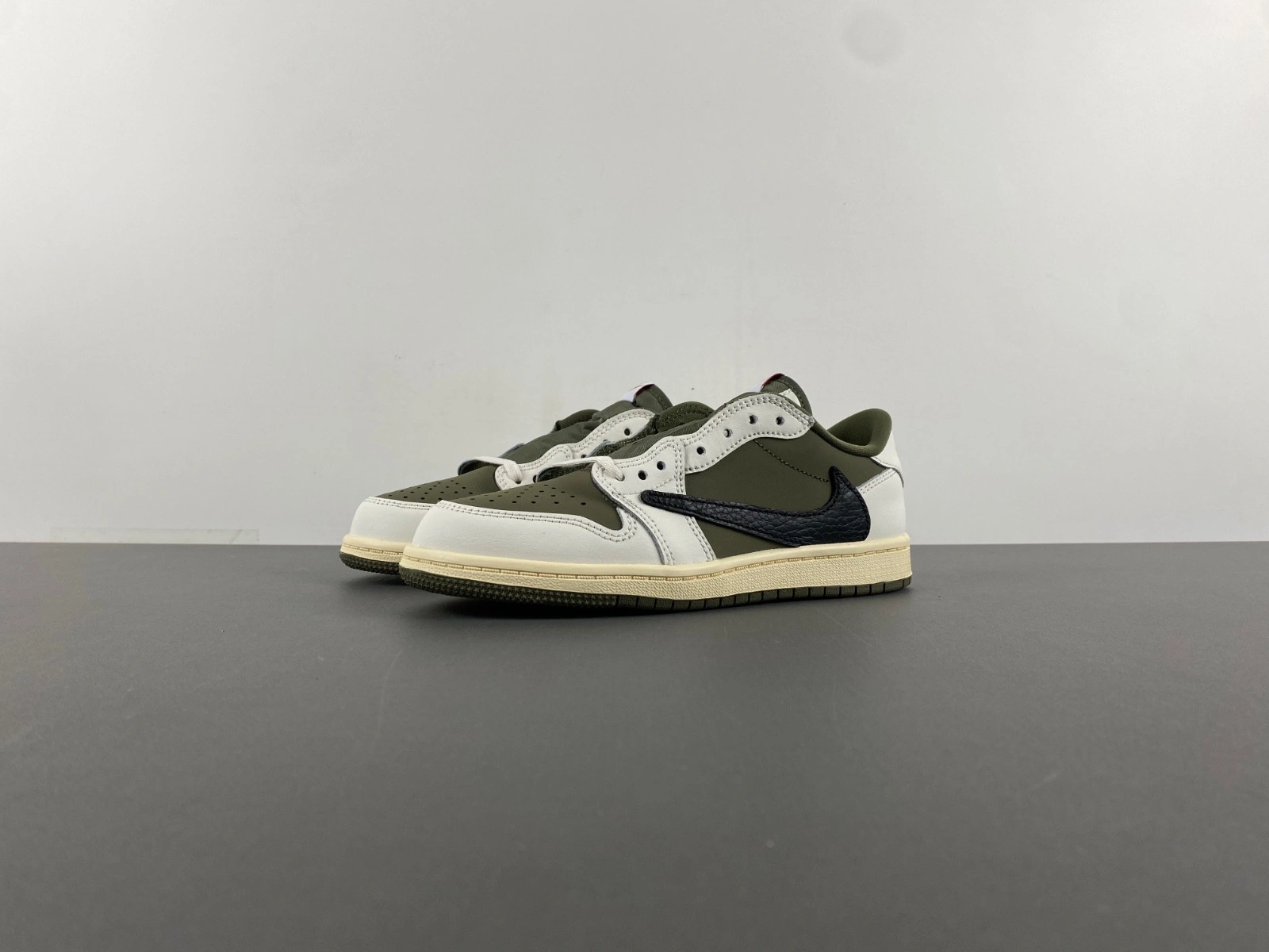 Jordan 1 Retro Low OG SP Travis Scott Medium Olive (PS)  DO5442-200