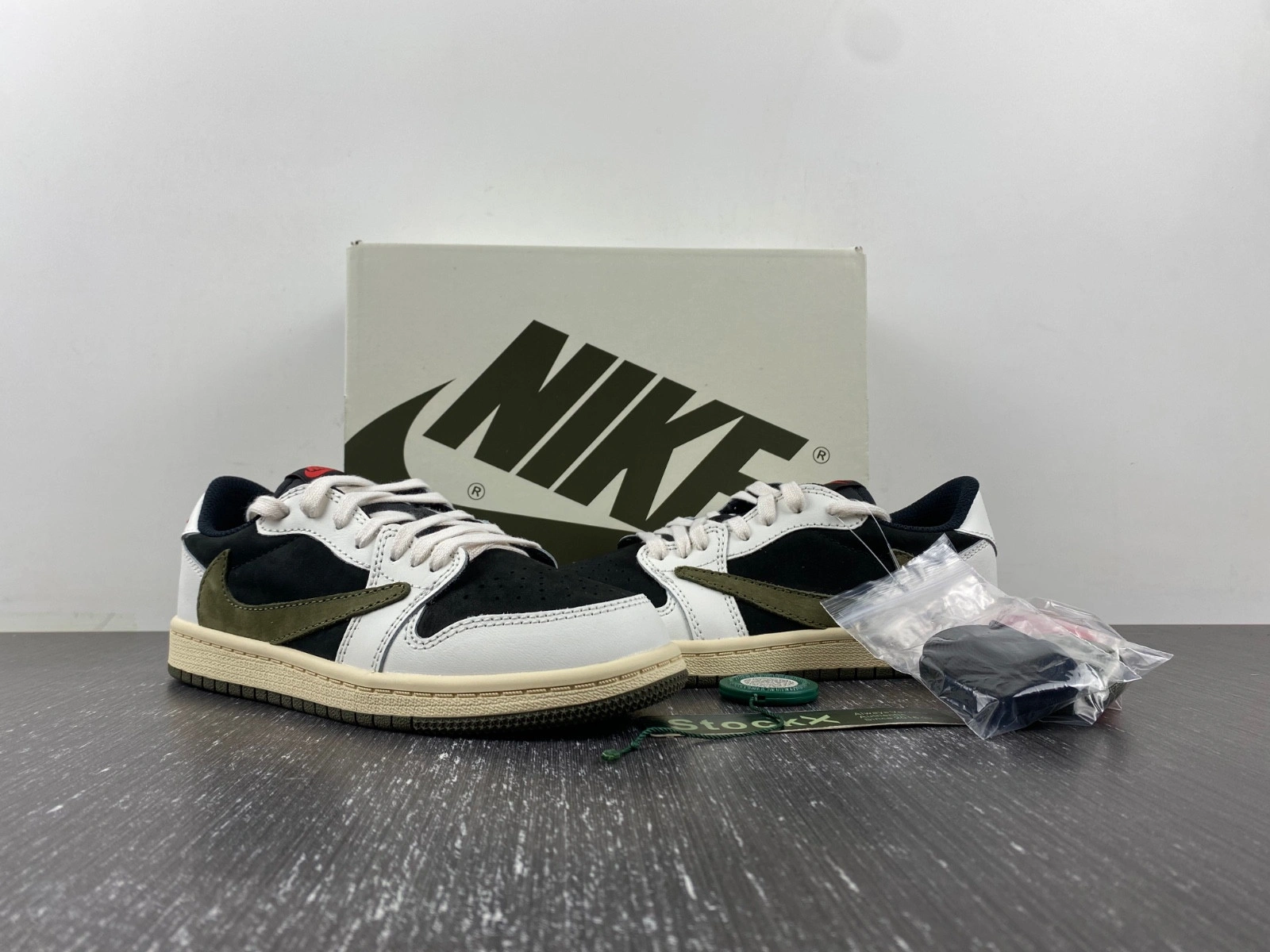 Jordan 1 Retro Low OG SP Travis Scott Olive (PS) Kids DZ5909-106