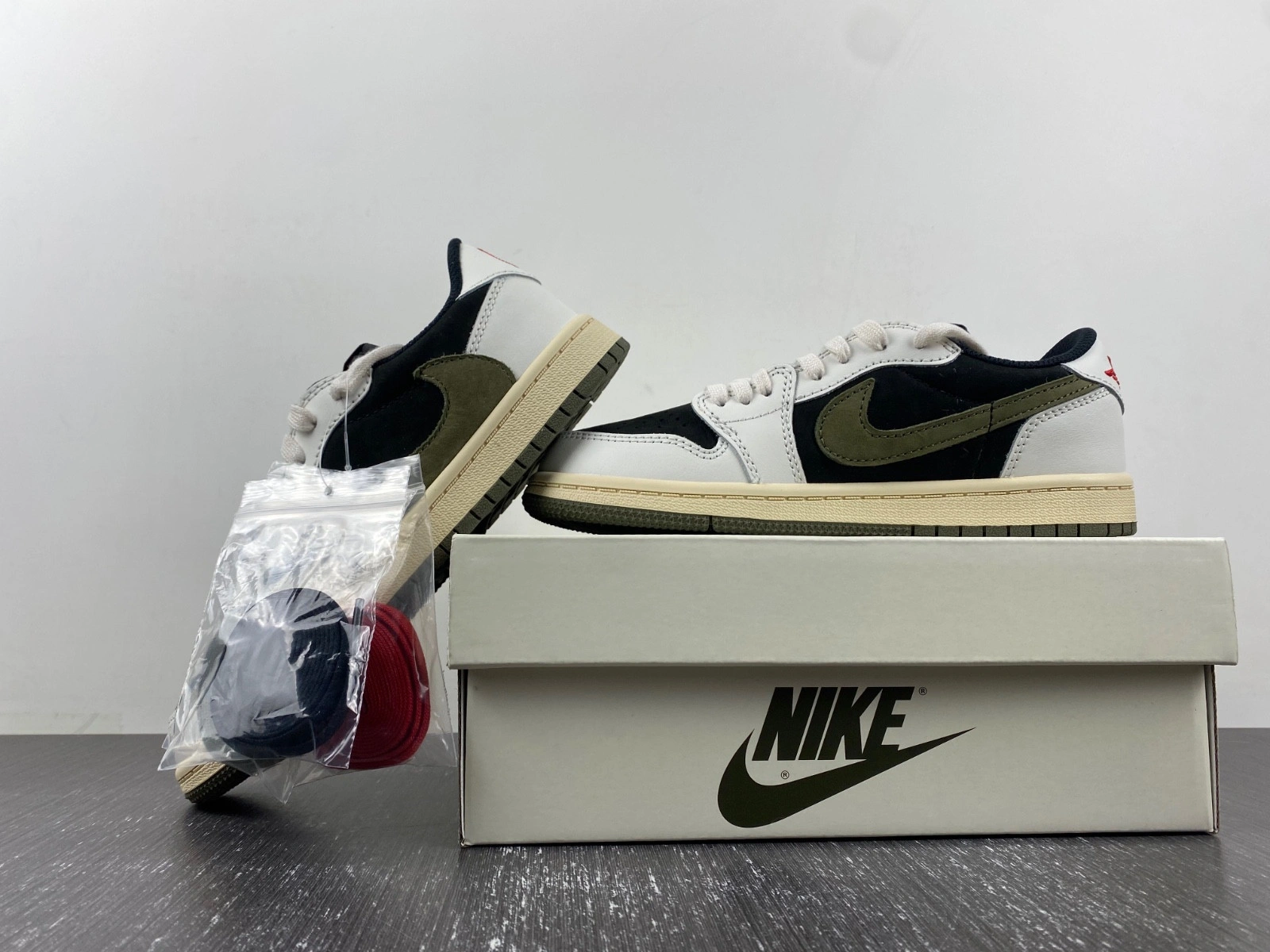 Jordan 1 Retro Low OG SP Travis Scott Olive (PS) Kids DZ5909-106
