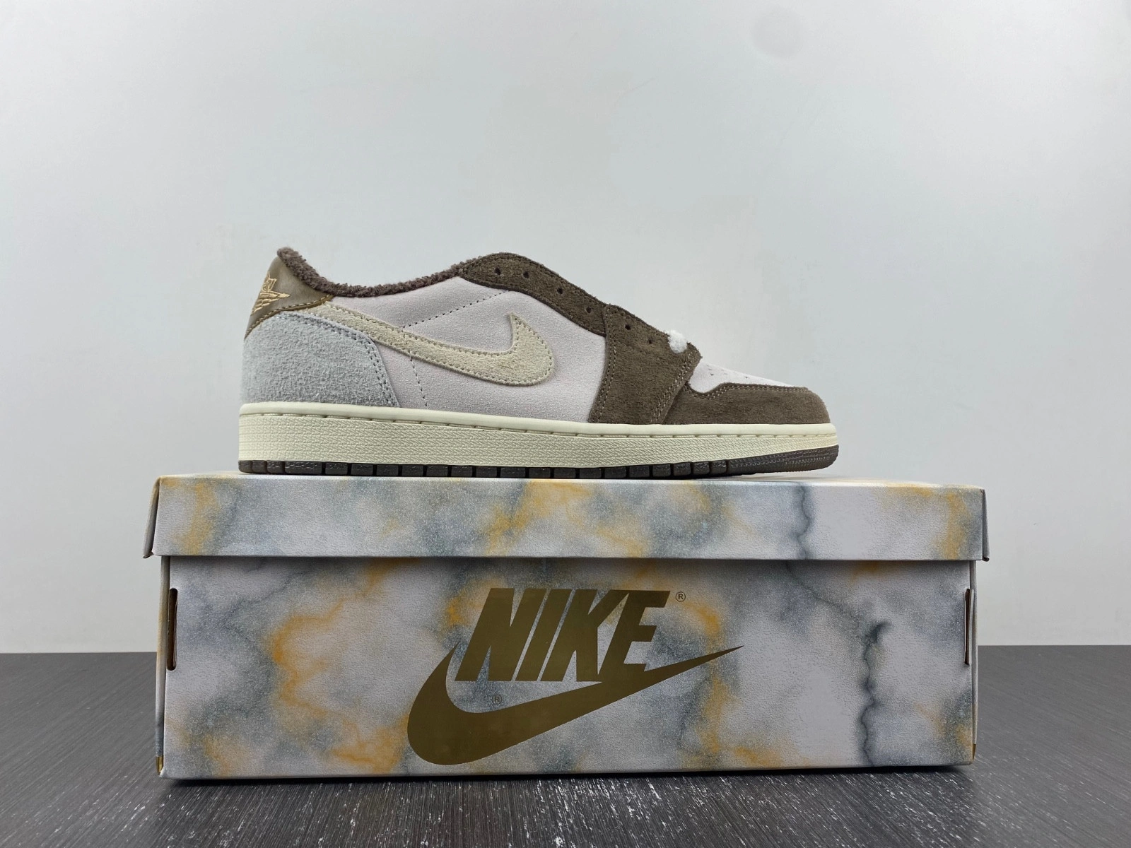 Jordan 1 Retro Low OG Year of the Rabbit  DV1312-200