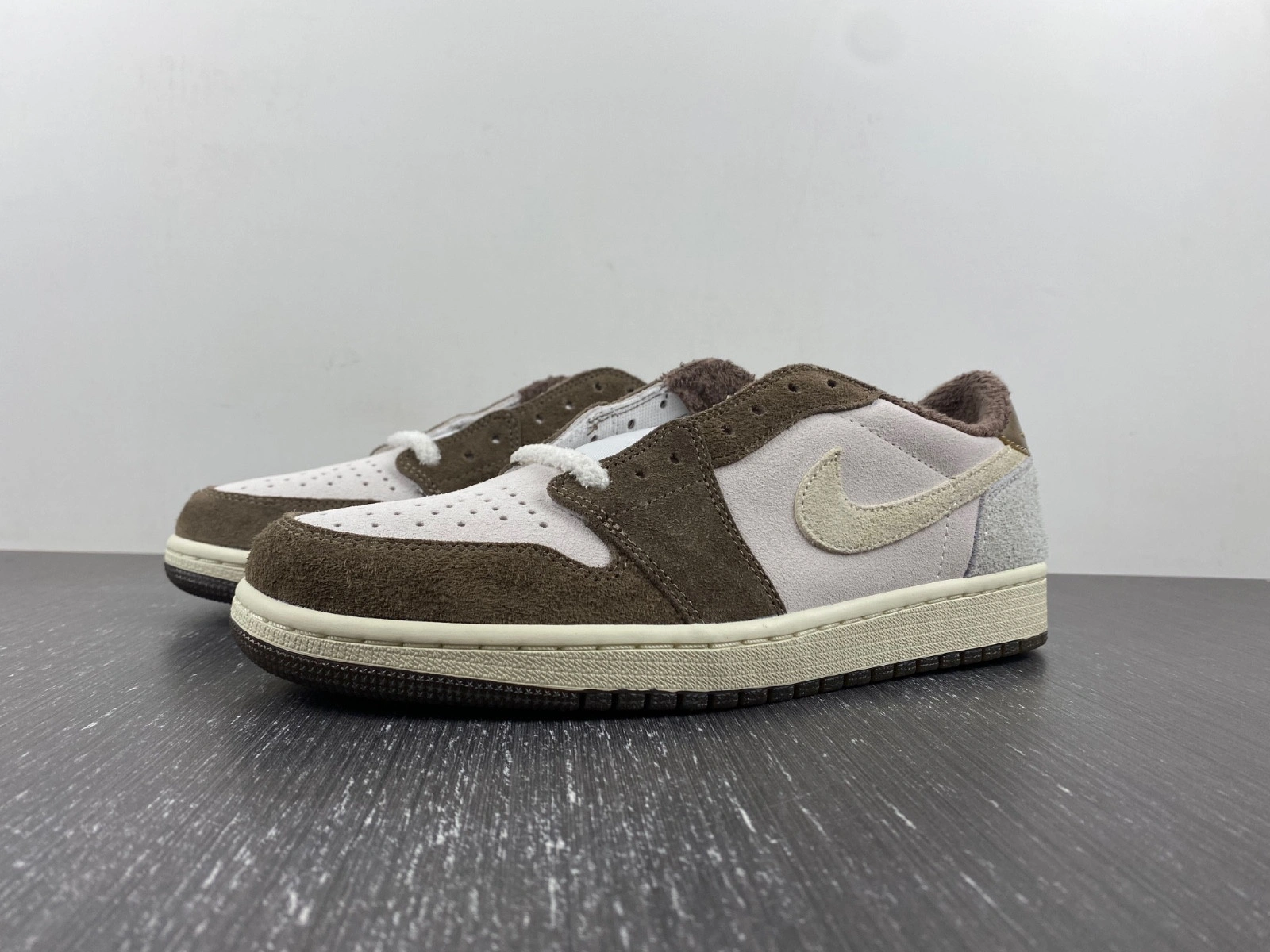 Jordan 1 Retro Low OG Year of the Rabbit  DV1312-200
