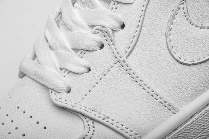 Jordan 1 Retro Low Pure Platinum  553558-170