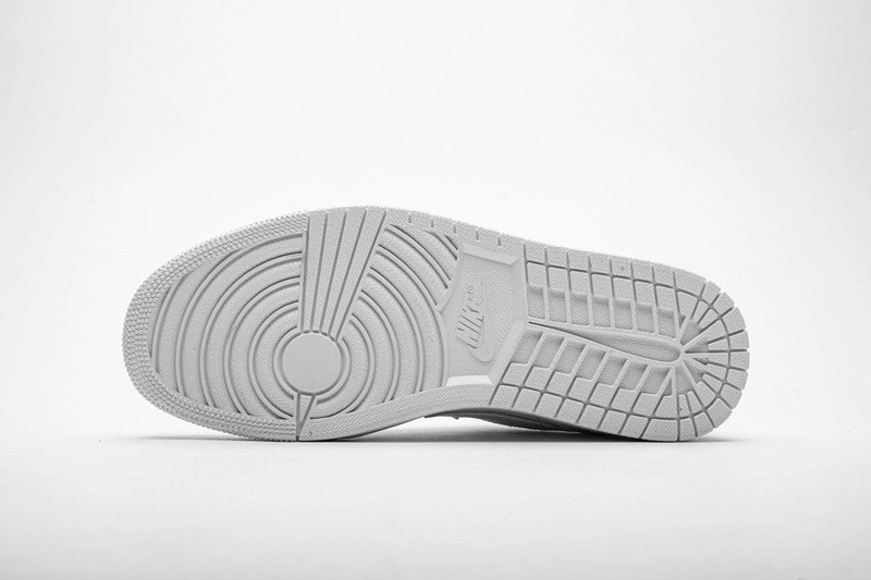 Jordan 1 Retro Low Pure Platinum  553558-170
