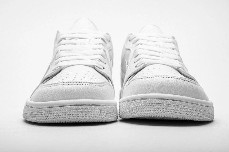 Jordan 1 Retro Low Pure Platinum  553558-170