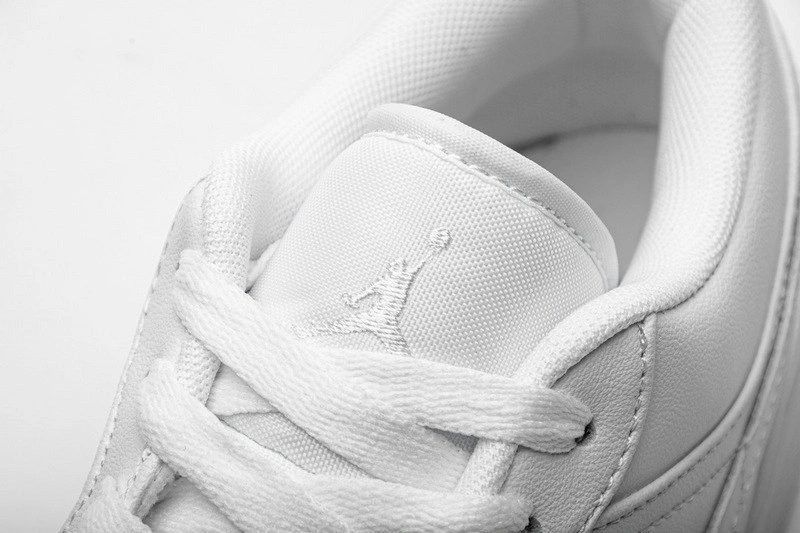 Jordan 1 Retro Low Pure Platinum  553558-170
