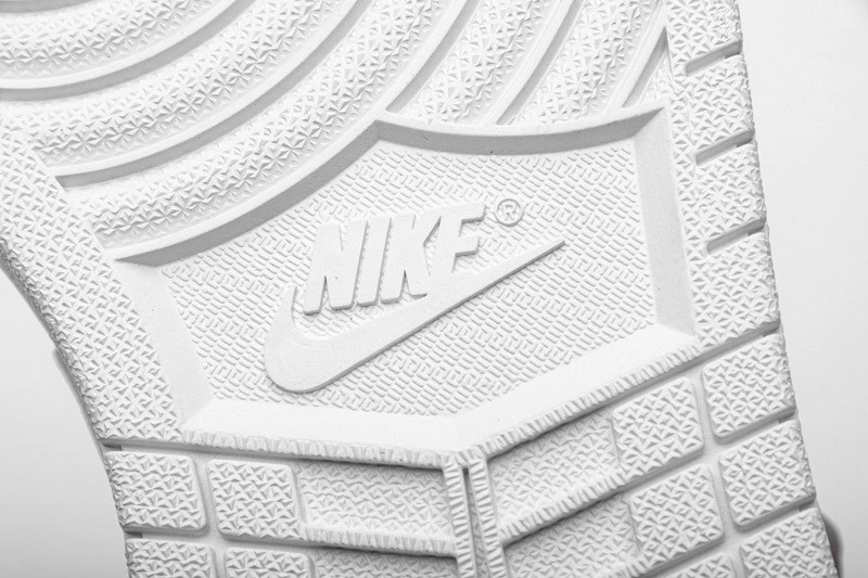 Jordan 1 Retro Low Pure Platinum  553558-170