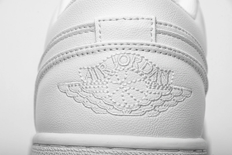 Jordan 1 Retro Low Pure Platinum  553558-170