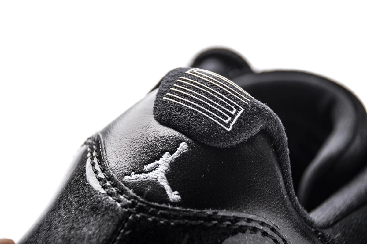 Jordan 11 Retro Low Barons  528895-010