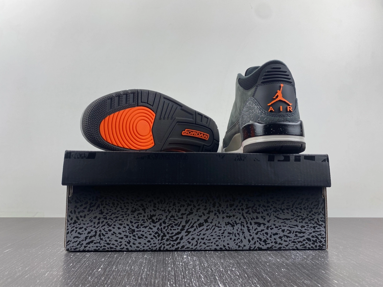 Jordan 3 Retro Fear Pack (2023) Men's - CT8532-080