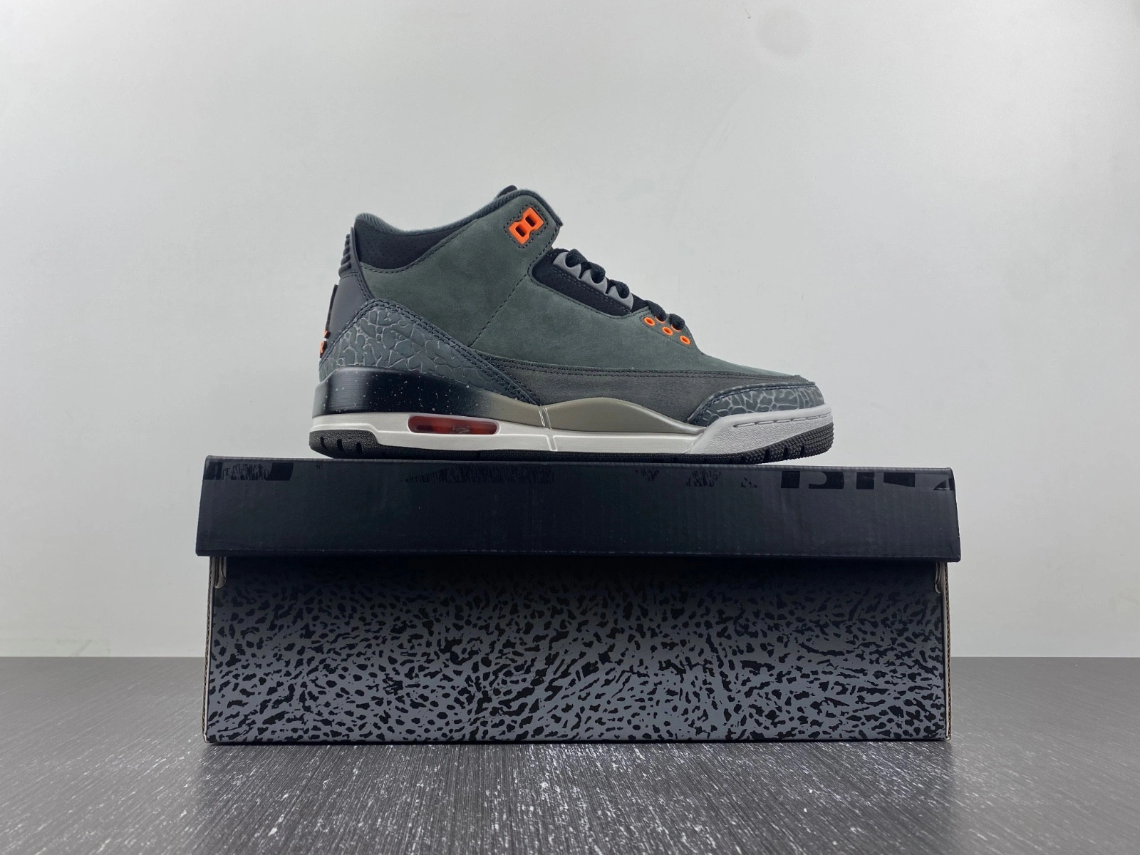 Jordan 3 Retro Fear Pack (2023) Men's - CT8532-080