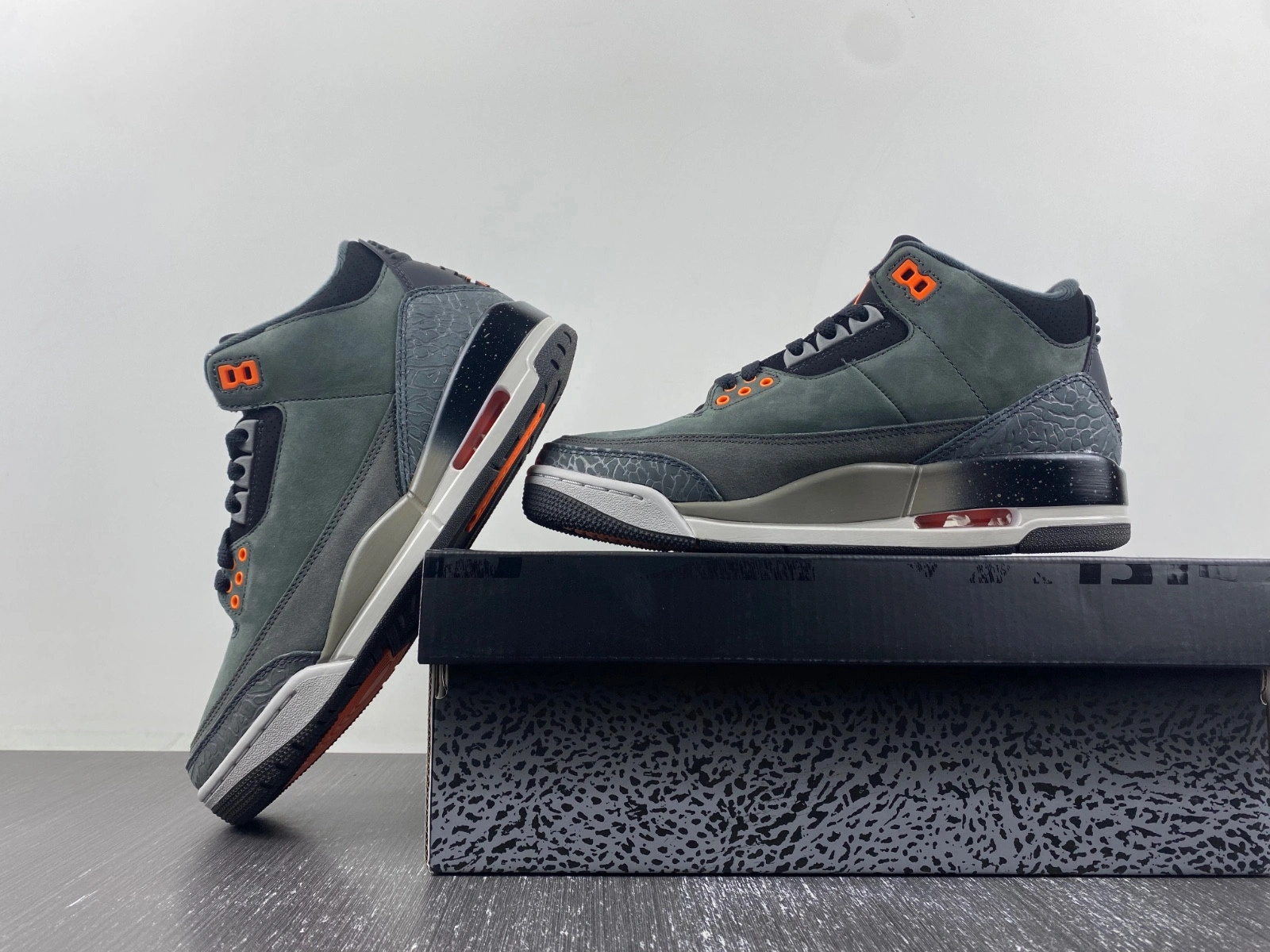 Jordan 3 Retro Fear Pack (2023) Men's - CT8532-080