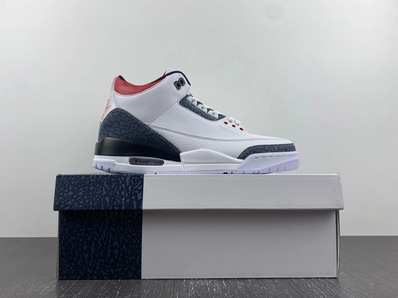 Jordan 3 Retro SE Fire Red Denim (2020) - CZ6431-100