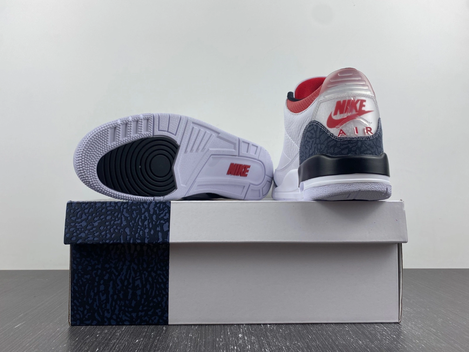 Jordan 3 Retro SE Fire Red Denim (2020) - CZ6431-100
