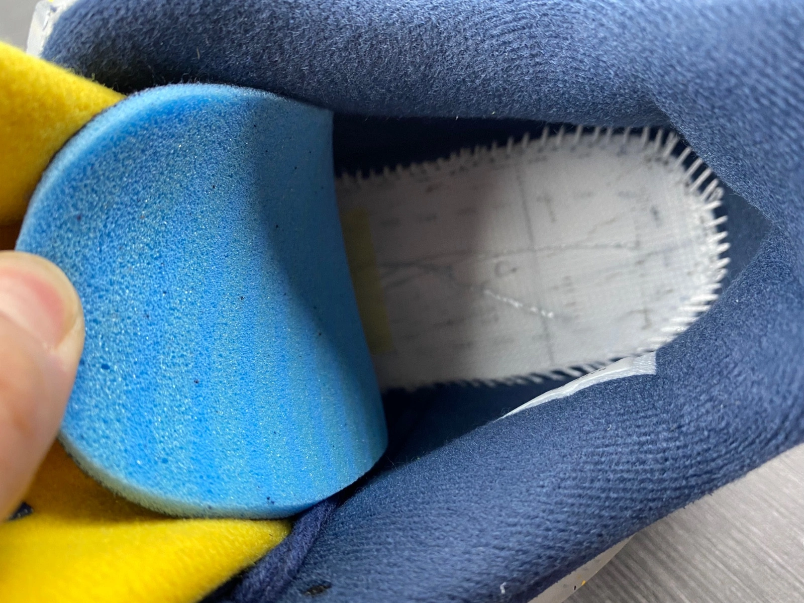 Jordan 4 Retro Michigan (PE) - AJ4 1036660