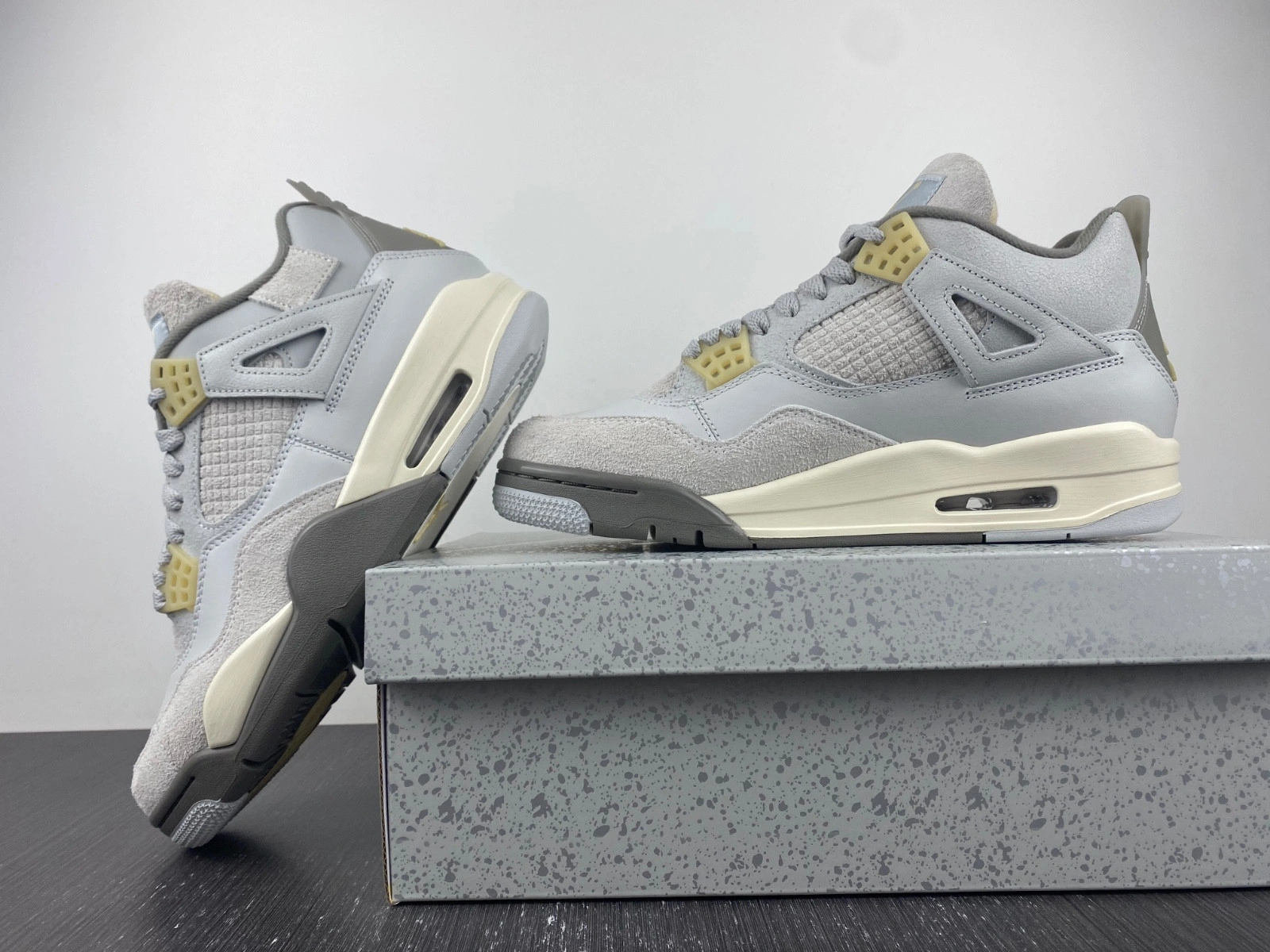 Jordan 4 Retro SE Craft Photon Dust - DV3742-021