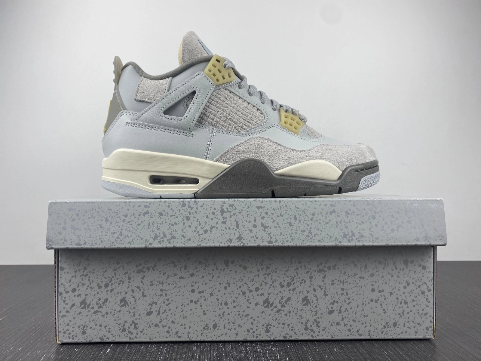 Jordan 4 Retro SE Craft Photon Dust - DV3742-021