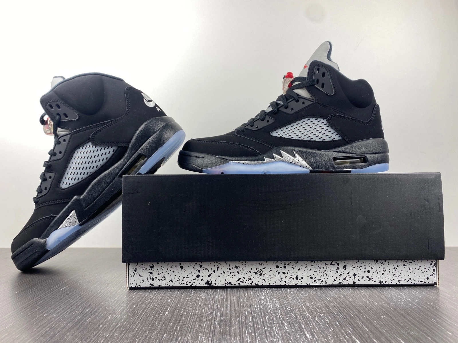 Jordan 5 Retro Black Metallic (2016) - 845035-003