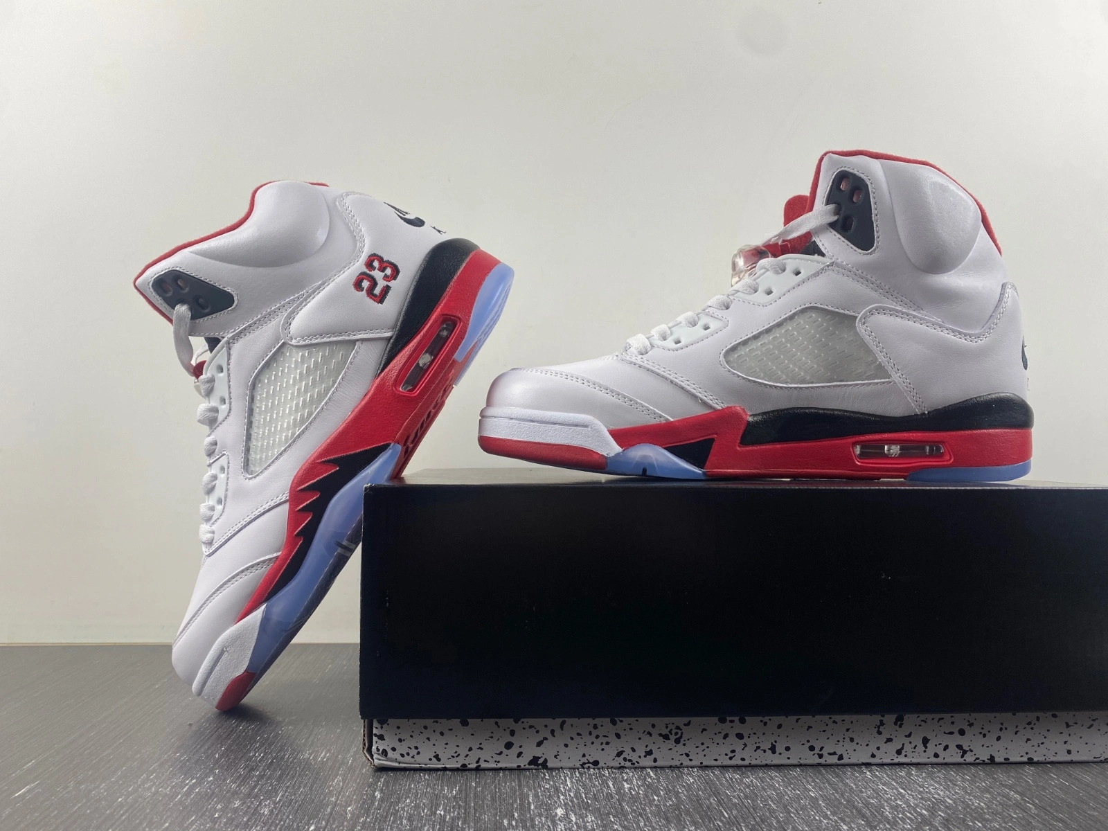 Jordan 5 Retro Fire Red Black Tongue (2013) Men's  136027-120