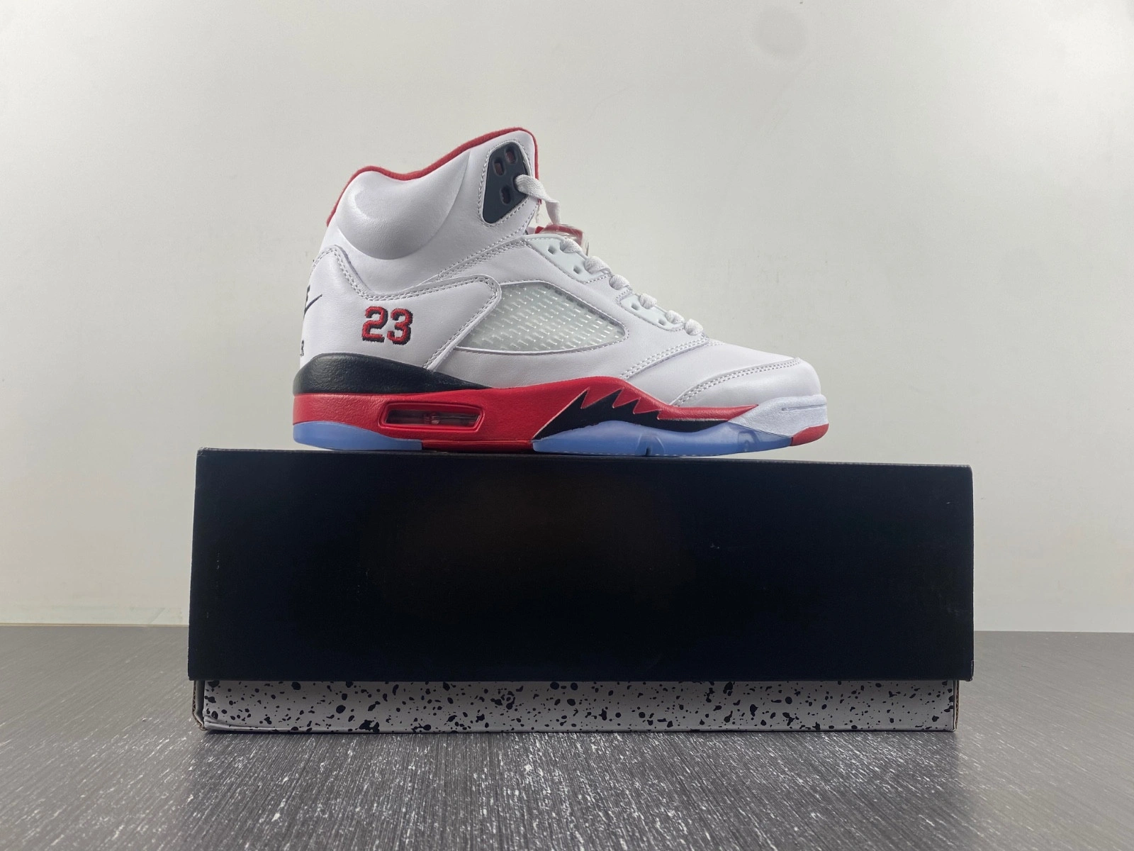 Jordan 5 Retro Fire Red Black Tongue (2013) Men's  136027-120