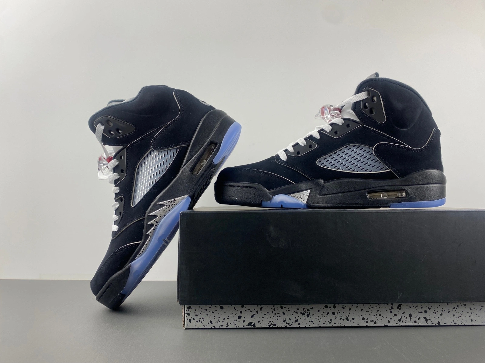 Jordan 5 Retro OG Black Metallic Reimagined  HF3975-001