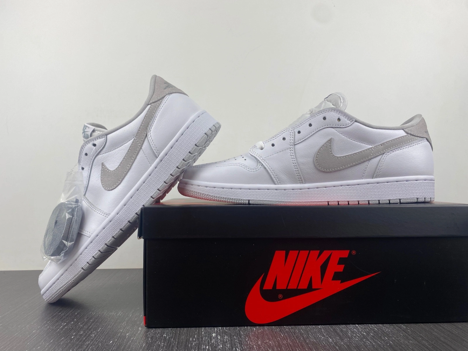 Jordan Mens Air Jordan 1 Low OG CZ0790 100