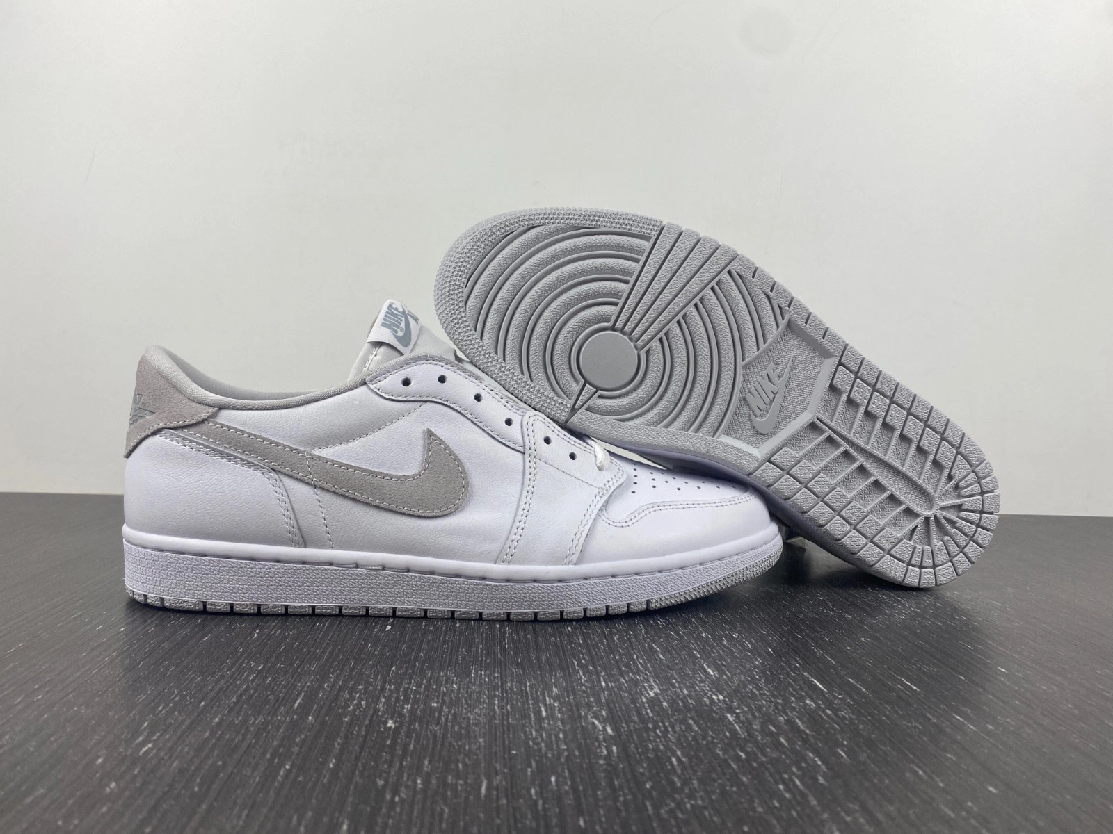 Jordan Mens Air Jordan 1 Low OG CZ0790 100