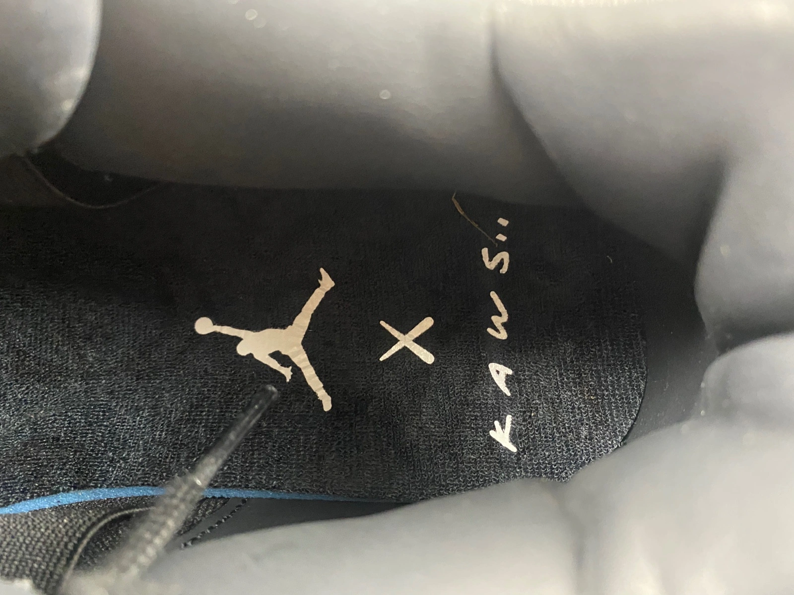 KAWS x Air Jordan 4 Retro 'Black' - 930155 001