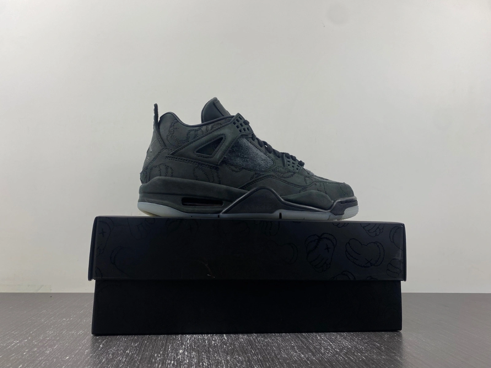 KAWS x Air Jordan 4 Retro 'Black' - 930155 001