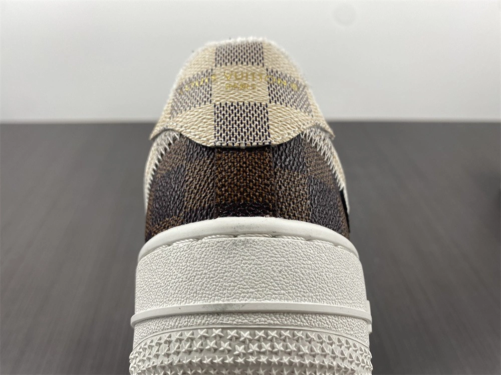 LOU1S VU1TTON X AIR FORCE 1 TRANIER SNEAKER
