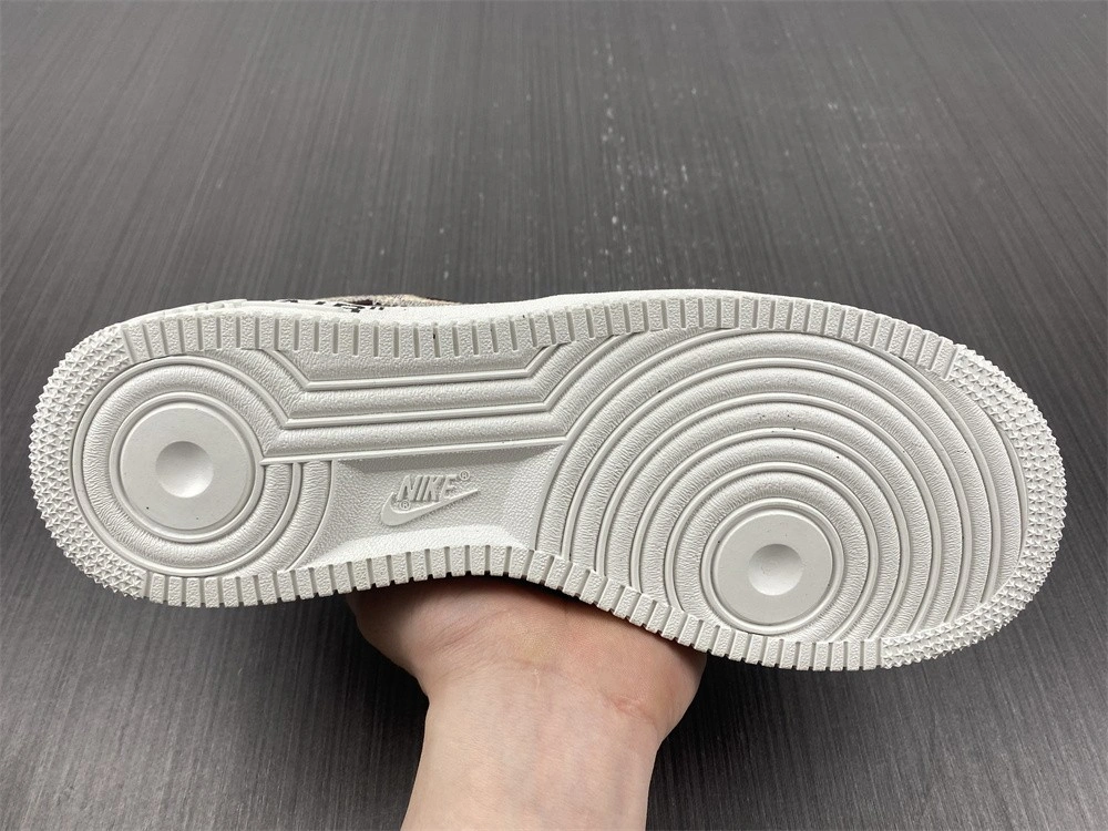 LOU1S VU1TTON X AIR FORCE 1 TRANIER SNEAKER