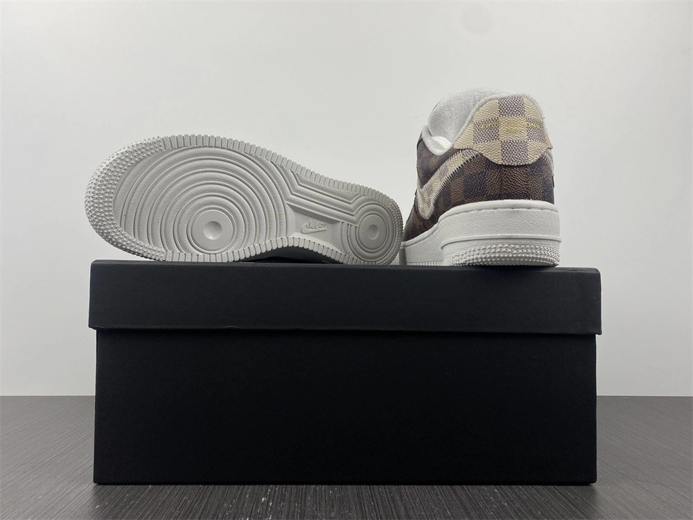 LOU1S VU1TTON X AIR FORCE 1 TRANIER SNEAKER