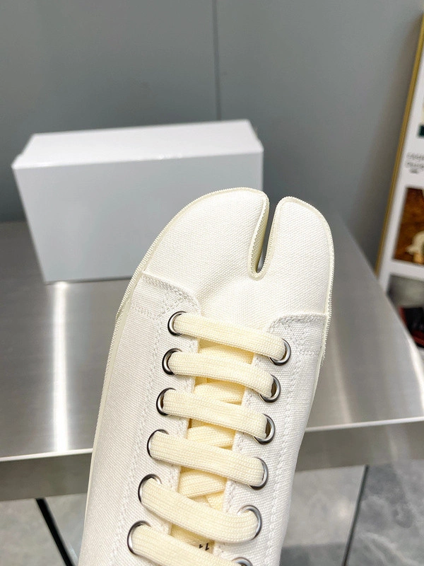 MM6 tabi  Sneaker with LETTERS