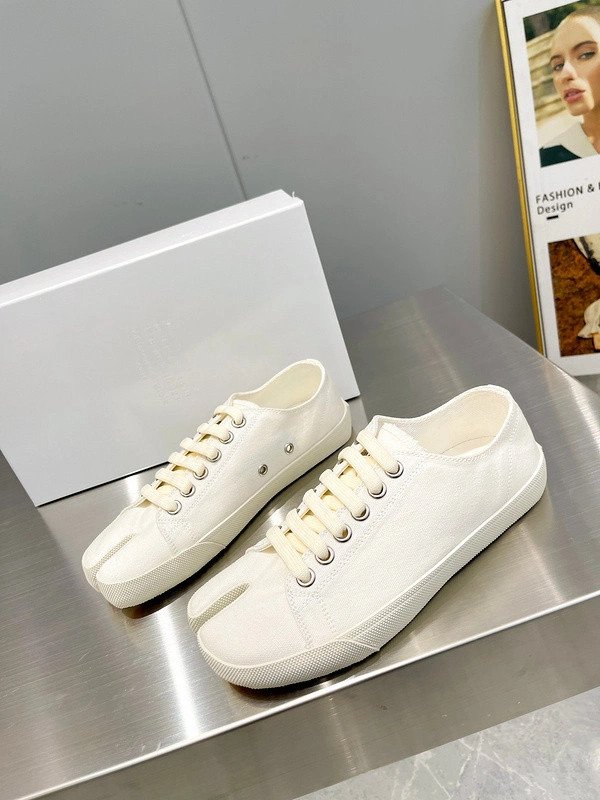 MM6 tabi  Sneaker with LETTERS