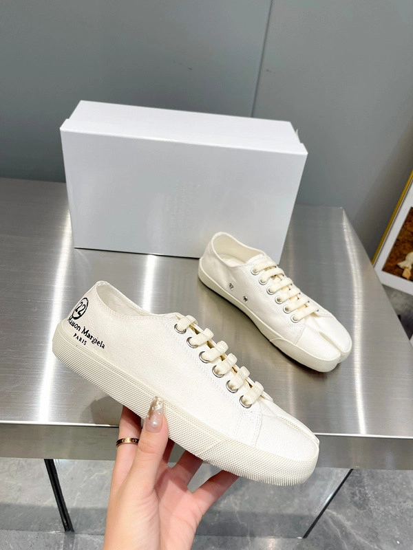 MM6 tabi  Sneaker with LETTERS