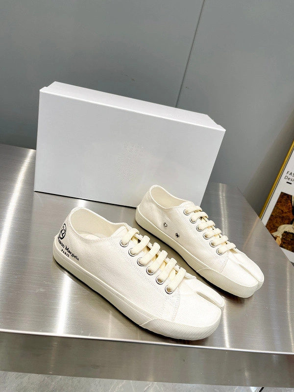 MM6 tabi  Sneaker with LETTERS